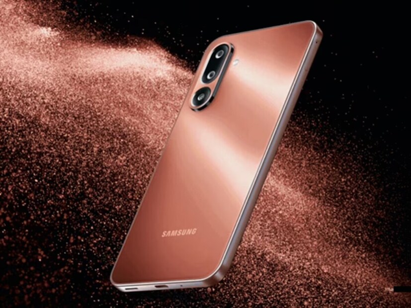 Samsung Galaxy M36 यावेळी फक्त 17,499 रुपयांना उपलब्ध आहे. 6.7 इंचाचा सुपर AMOLED डिस्प्ले, Exynos 1380 प्रोसेसर आणि 5000mAh बॅटरी बजेट कॅटेगिरीमध्ये तो मजबूत बनवते. 50MP+8MP+2MP ट्रिपल कॅमेरा सेटअप आणि 13MP फ्रंट कॅमेरा त्याचे फोटोग्राफी संतुलित करतो.