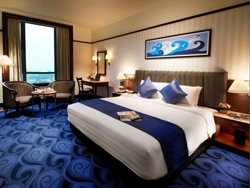  लोकांना वारंवार घड्याळाकडे पाहण्याची सवय असते. त्यामुळे हॉटेलमध्ये येणाऱ्या पाहुण्यांनी घड्याळाकडे वारंवार न पाहता आपला वेळ आरामात घालवावा, याची काळजी हॉटेल प्रशासन घेतं.