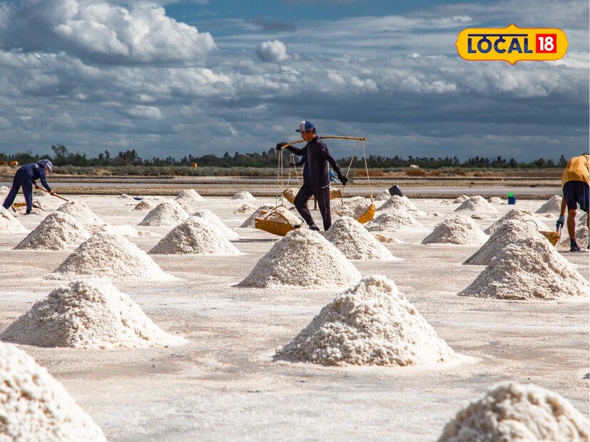  कुचामनच्या खरडा परिसरात सर्वत्र पांढऱ्या शुभ्र मिठाचे थर पसरलेले आहेत. जेव्हा सूर्याची किरणे त्यावर पडतात, तेव्हा ते दृश्य बर्फाच्छादित शिखरांसारखे दिसते. सूर्योदय आणि सूर्यास्ताच्या वेळी हे ठिकाण विशेषतः सुंदर दिसते, त्यामुळे छायाचित्रणाचे शौकीन या वेळी येथे नक्की येतात.