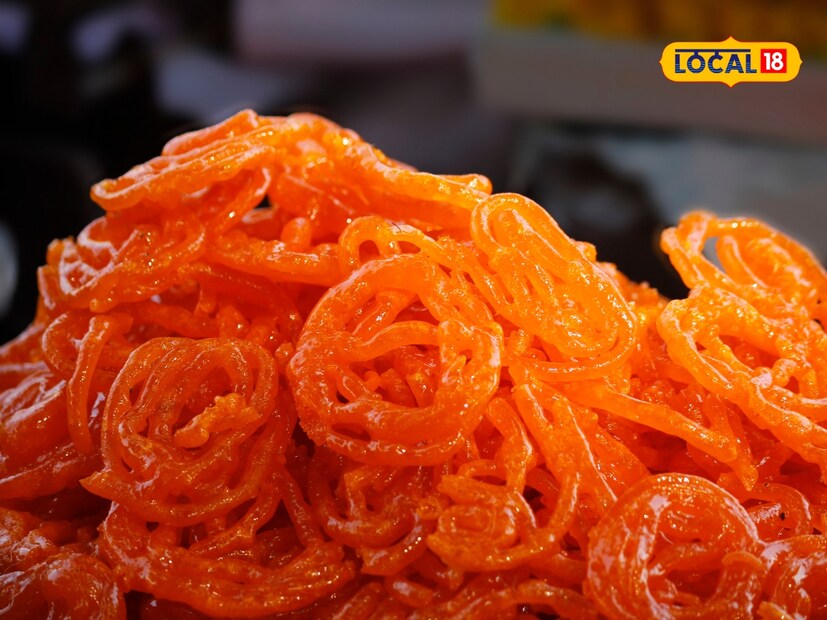  आहारतज्ज्ञ डॉ. सपना सिंह यांनी सांगितले की, सकाळी लवकर जिलेबी खाणे काही लोकांसाठी फायदेशीर ठरू शकते. विशेषतः डोकेदुखी किंवा अशक्तपणासारख्या समस्यांमध्ये ती जास्त उपयुक्त आहे. याशिवाय, डोकेदुखी, मायग्रेन, पचन सुधारणे, रोगप्रतिकारशक्ती वाढवणे आणि बद्धकोष्ठतेच्या समस्यांवरही जिलेबी फायदेशीर असल्याचे म्हटले जाते.