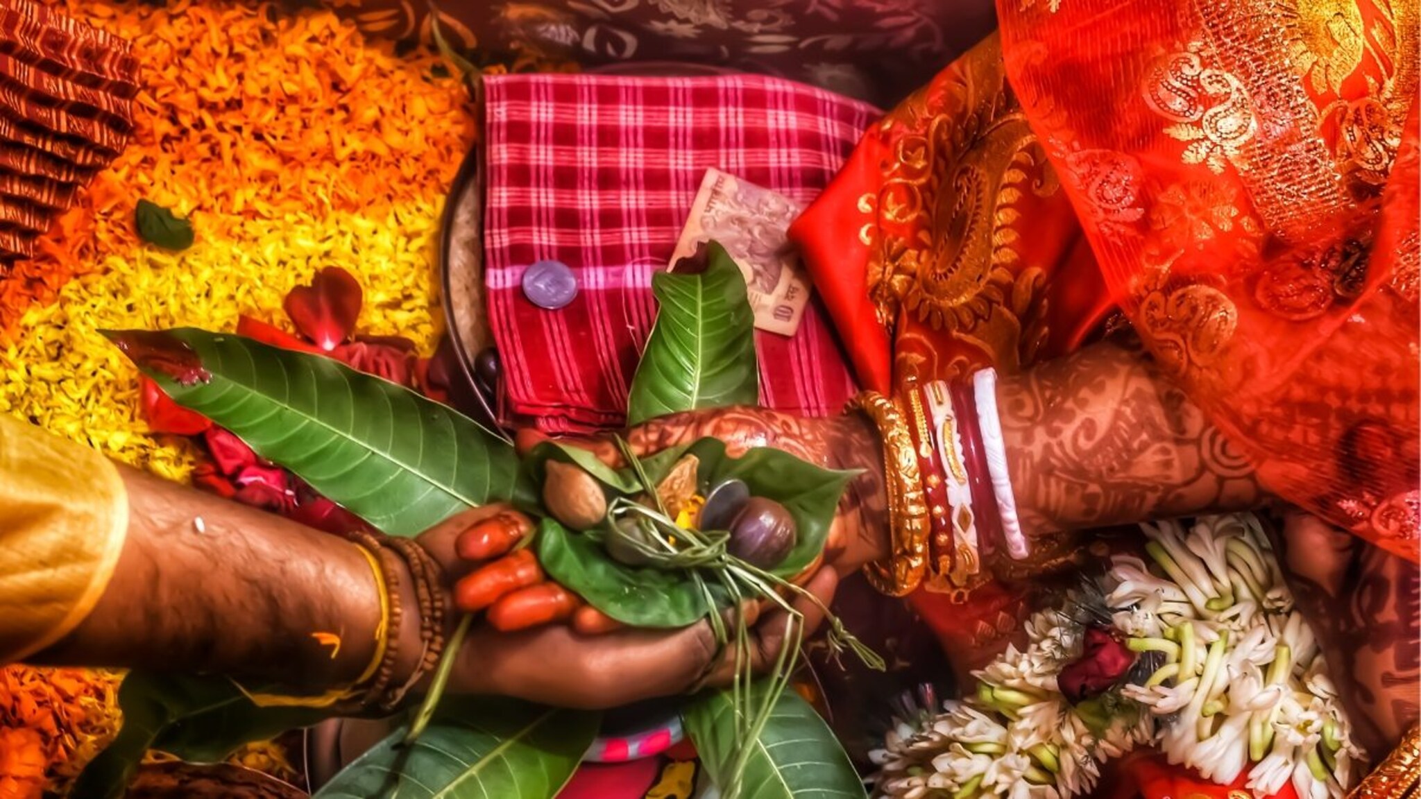 हिंदू धर्मात 'लग्नाचे 8 प्रकार', 'ब्रह्म' अन् 'पिशाच' विवाहाबद्दल माहितीय का? तुम्ही कोणत्या प्रकारात लग्न केलंय?