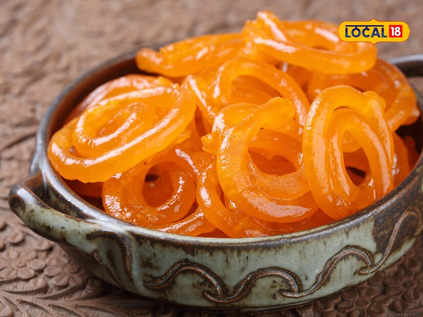  ज्या लोकांना मायग्रेन किंवा डोकेदुखीचा त्रास आहे आणि त्यासाठी ते जास्त औषधे घेतात, त्यांनी थोडी जिलेबी खावी; हा मायग्रेनवर एक खात्रीशीर उपाय आहे. सकाळी दूध-जिलेबी खाल्ल्याने तुम्हाला कोणत्याही प्रकारच्या डोकेदुखीपासून आराम मिळू शकतो.