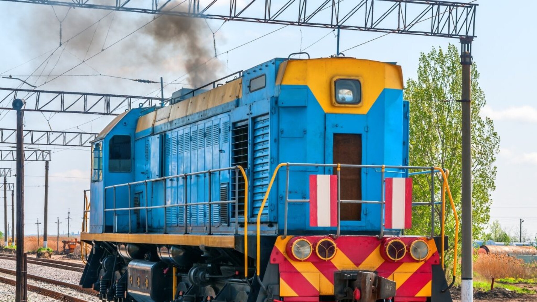 ट्रेनच्या इंजिनचं 'खरं' नाव काय? 99% लोकांना माहित नसेल याचं उत्तर! वाचा सविस्तर