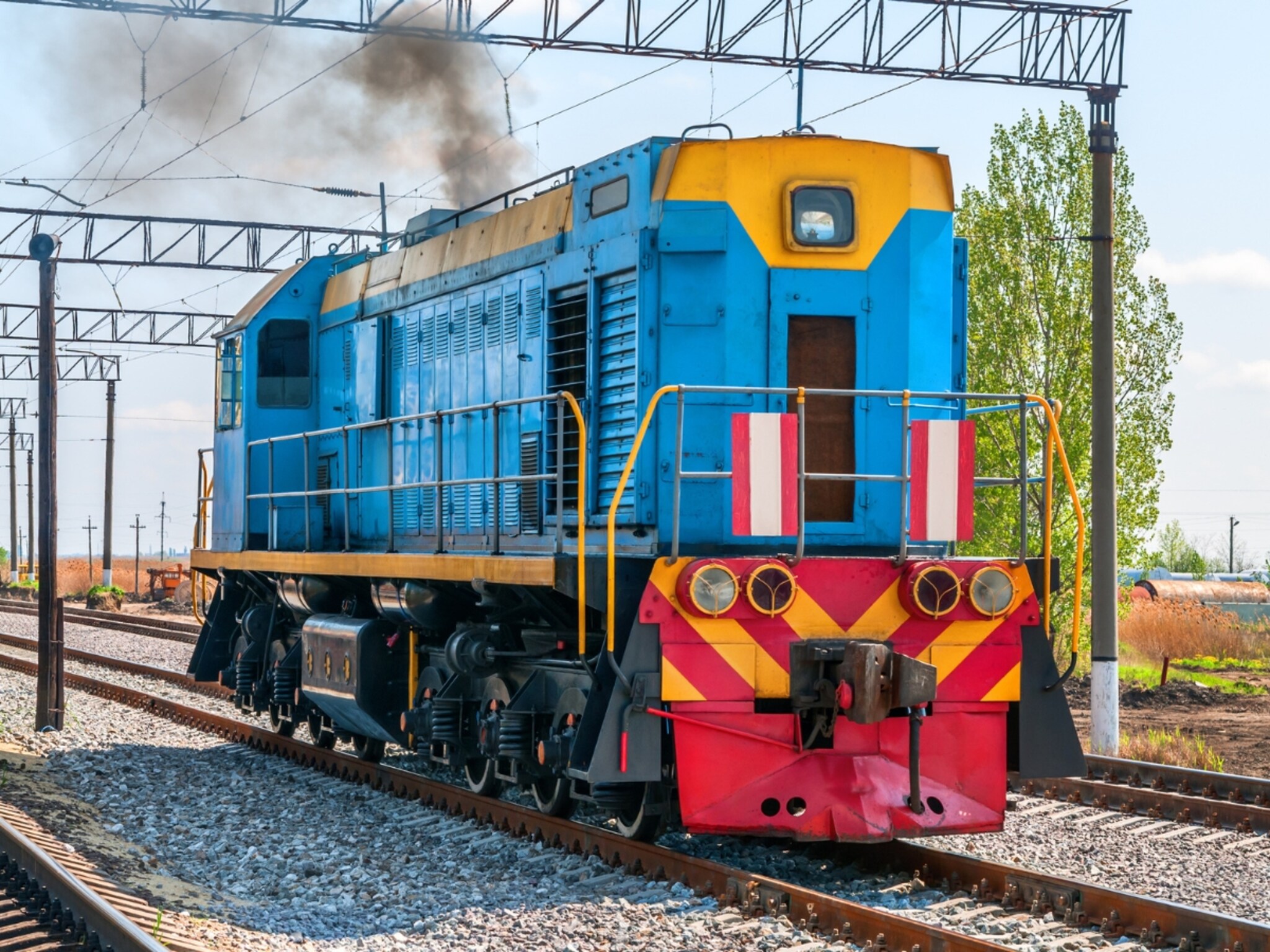 ट्रेनच्या इंजिनचं 'खरं' नाव काय? 99% लोकांना माहित नसेल याचं उत्तर! वाचा सविस्तर