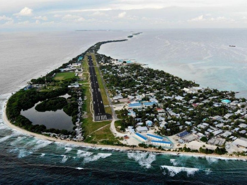  तुवालू (Tuvalu) : तुवालू हा पॅसिफिक महासागरातील एक छोटा आणि दुर्गम बेट आहे, ज्याची लोकसंख्या फक्त 11000 आहे. लष्करी तळ म्हणून त्याचा वापर करणे कठीण असल्यामुळे तो लक्ष्य होण्याची शक्यता कमी आहे.