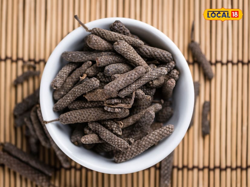  दातांच्या समस्यांवर : दातांच्या समस्यांमध्ये, 1-2 ग्रॅम पिंपळी पावडरमध्ये सैंधव मीठ, हळद आणि मोहरीचे तेल मिसळून दातांवर लावावे. यामुळे दातदुखीमध्ये आराम मिळतो. पिंपळी पावडरमध्ये मध आणि तूप मिसळून दातांवर लावल्यास दातदुखीवरही मदत होते.