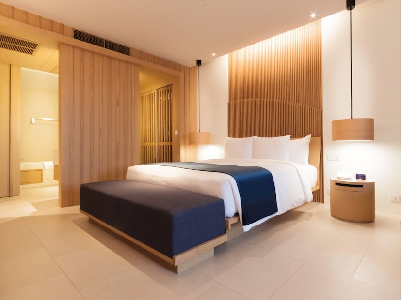 आपण जेव्हा कधी घराबाहेर महत्त्वाच्या कामासाठी जातो, मग ती सहल असो, ऑफिसचं काम असो, मिटिंग असो, सेमिनार असो किंवा परीक्षा, तेव्हा आपण हॉटेलमध्ये रुम बुक करतो किंवा फिरायला गेलो असतानाही आपण हॉटेलमध्येच थांबतो.  आपण जेव्हा कधी घराबाहेर महत्त्वाच्या कामासाठी जातो, मग ती सहल असो, ऑफिसचं काम असो, मिटिंग असो, सेमिनार असो किंवा परीक्षा, तेव्हा आपण हॉटेलमध्ये रुम बुक करतो किंवा फिरायला गेलो असतानाही आपण हॉटेलमध्येच थांबतो.