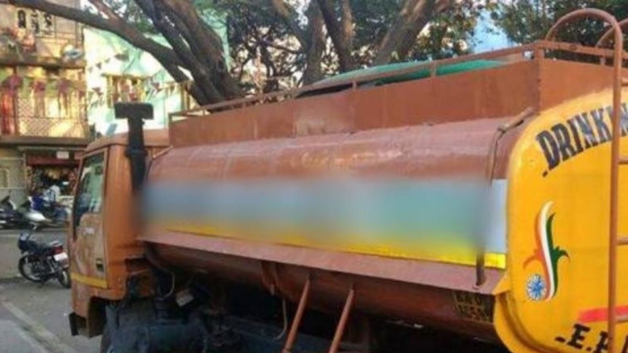 Beed Scam : मोटरसायकलने टँकर चालवण्याची 'करामत',  निधीवर डल्ला? बीडमध्ये नवा घोटाळा