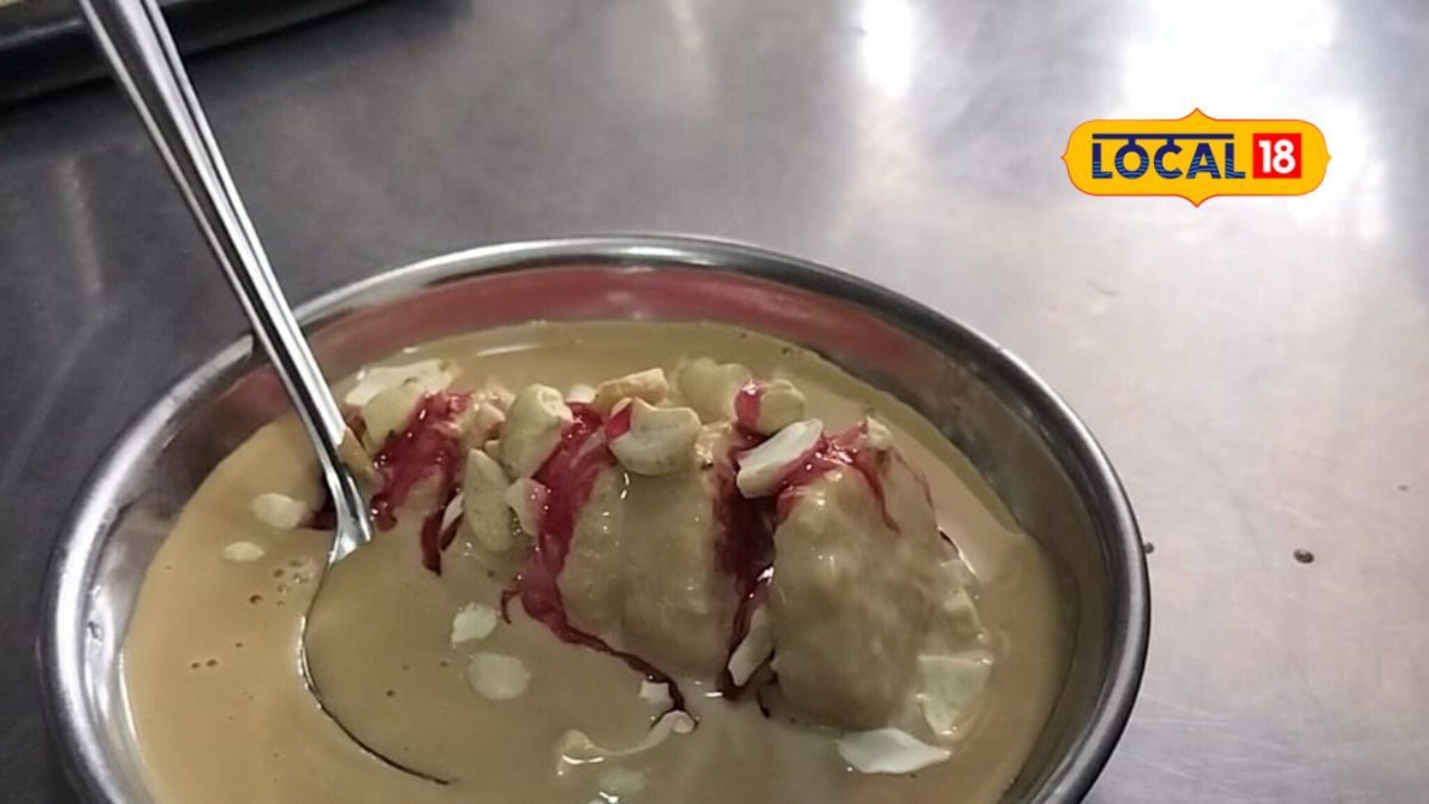 Famous Dairy In Pune : 60 वर्षांची परंपरा, शुद्ध पदार्थांसाठी प्रसिद्ध पुण्यातील डेअरी, खवय्यांची असते मोठी गर्दी