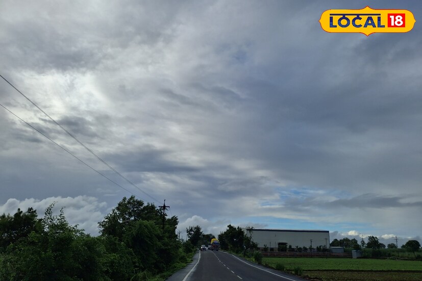 सोलापूर जिल्ह्यात बुधवारी कमाल तापमान 34 अंशावर राहिले. पुढील 24 तासात सोलापूर जिल्ह्यातील कमाल तापमान 34 अंशावर राहील. ढगाळ आकाशासह हलक्या पावसाचा अंदाज भारतीय हवामान विभागाने वर्तवला आहे.