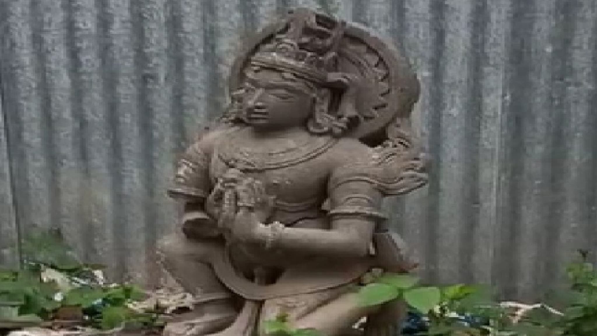 माँ जिजाऊंच्या सिंदखेडराजात अनेक ऐतिहासिक मुर्ती कचऱ्यात, शिवप्रेमींमध्ये संतापाची लाट