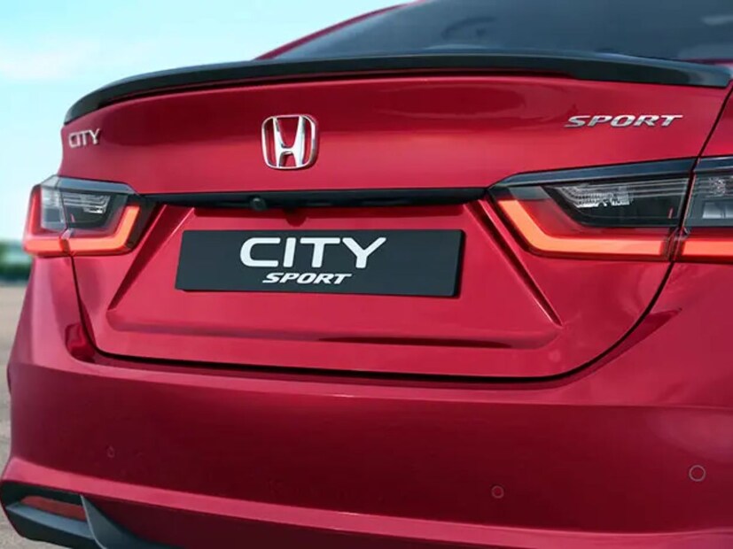 Honda City Sport ही कार मर्यादित स्वरुपातच विकली जाणार आहे. सिटी लाइन-अपमध्ये एक नवीन ग्रेड आहे, म्हणून या कारचं उत्पादन हे मर्यादित उपलब्ध असेल.  CVT (ऑटोमॅटिक ट्रान्समिशन) मध्ये तीन रंग पर्यायांमध्ये दिले असून रेडियंट रेड मेटॅलिक, प्लॅटिनम व्हाइट पर्ल आणि मेटेरॉइड ग्रे मेटॅलिक हे पर्याय आहे. 