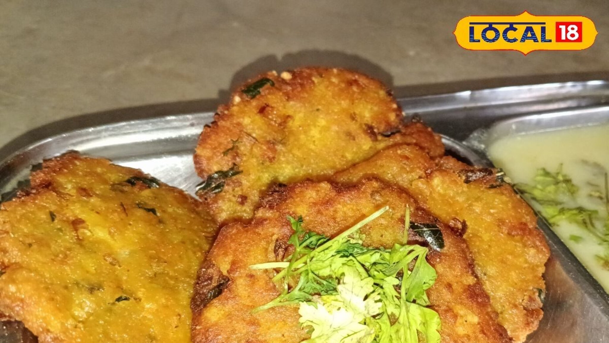 Khichdi Vade Recipe: खाण्यासाठी एकदम टेस्टी, पावसाळ्यात सायंकाळच्या नाश्त्यासाठी करा खिचडीचे वडे, सोपी रेसिपी