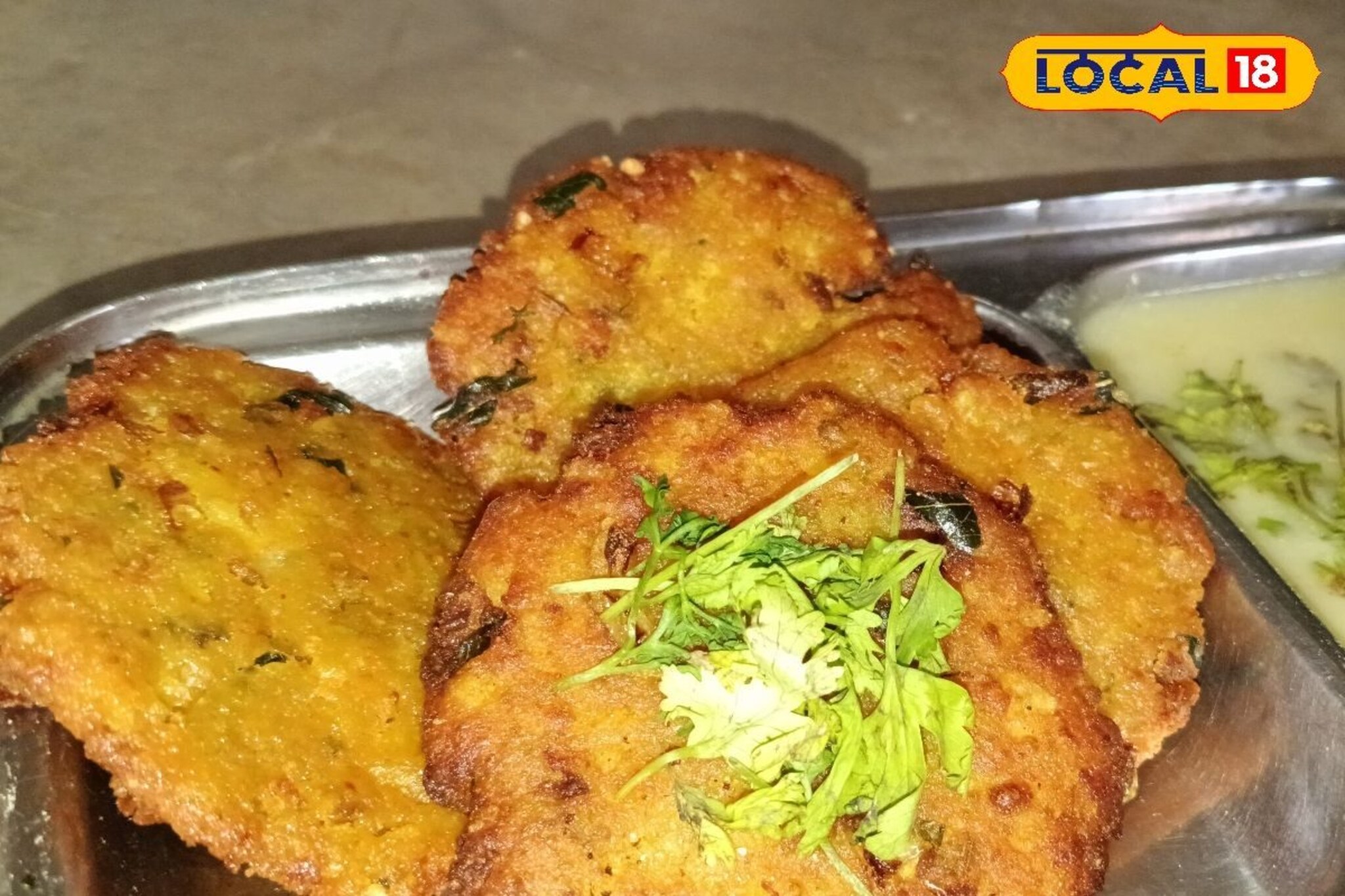 Khichdi Vade Recipe: खाण्यासाठी एकदम टेस्टी, पावसाळ्यात सायंकाळच्या नाश्त्यासाठी करा खिचडीचे वडे, सोपी रेसिपी