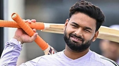 IPL इतिहासातला महागडा खेळाडू, कोट्यवधींची कमाई, तरी 241 जणांकडून 399 रुपये का घेतो ऋषभ पंत? IPL इतिहासातला महागडा खेळाडू, कोट्यवधींची कमाई, तरी 241 जणांकडून 399 रुपये का घेतो ऋषभ पंत?