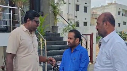 कामगार मंत्र्यांच्या जिल्ह्यात नोंदणीसाठी एजंट कामगार मंत्र्यांच्या जिल्ह्यात नोंदणीसाठी एजंट