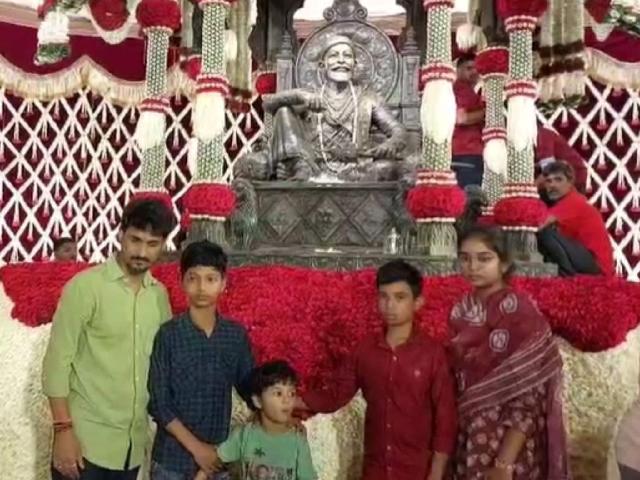 Raigad : रायगडावर देशमुख कुटुंबाची आर्त हाक, शिवराज्याभिषेकाच्या दिनी न्यायासाठी साकडं