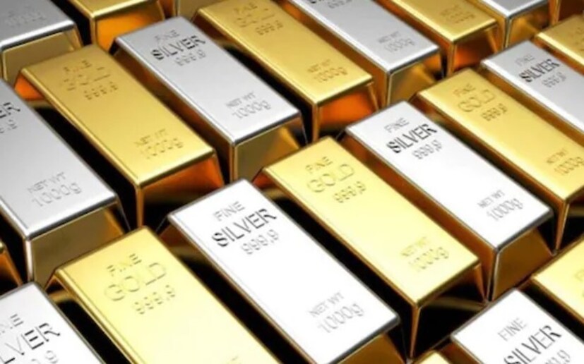 3 नोव्हेंबर 2025 रोजी मुंबईत एक किलो चांदीचे दर 1,54,000 रुपये आहेत. तर दिल्लीमध्ये  1,54,000 रुपये, अहमदाबादमध्ये 1,54,000 रुपये, चेन्नईमध्ये 1,68,000 रुपये आहेत. सिल्वर ETF मध्ये गुंतवणूक केलेल्यांनाही आज मोठा फायदा होण्याची शक्यता आहे. 