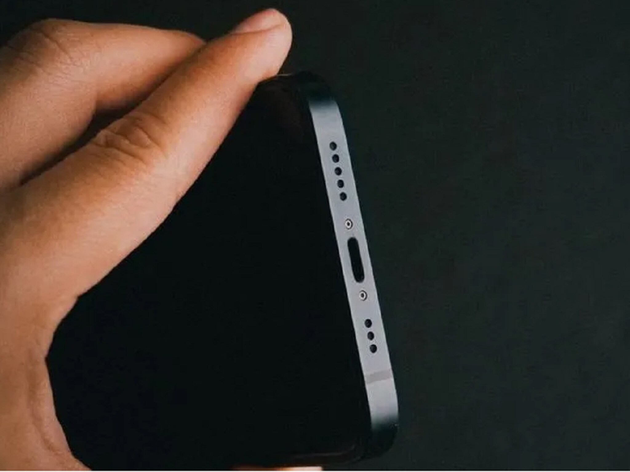 फोन स्पीकरमधून कमी आवाज येतोय? सर्व्हिस सेंटरला न जाता दुरुस्त होईल मोबाईल 