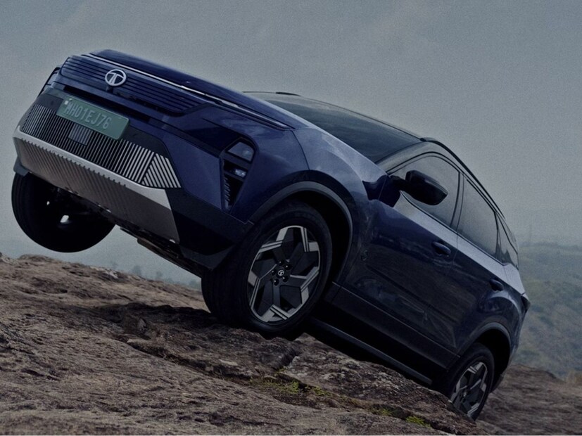 सेफ्टी फिचर्सबद्दल बोलायचं झालं तर या Tata Harrier.ev मध्ये ६ एअरबॅग्स दिल्या आहेत ABS अँटी लॉक ब्रेकिंग सिस्टिम दिली आहे ते EBD सह आहे. एवढंच नाहीतर ब्रेक असिस्ट, ऑटो होल्ड, ESC सारखे फिचर्स दिले आहे. 