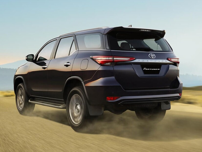 सगळ्यात आधी या एसयूव्हीच्या किंमतीचा विचार केला तर Toyota Fortuner Neo Drive 48V ची किंमत 44.72 लाख रुपये (एक्स शोरूम) ठेवली आहे. 
