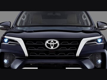Toyota चा विषय आहे का? साहेबांना म्हणा,फॉर्च्युनर विकून टाका! आलीये नवी Fortuner
