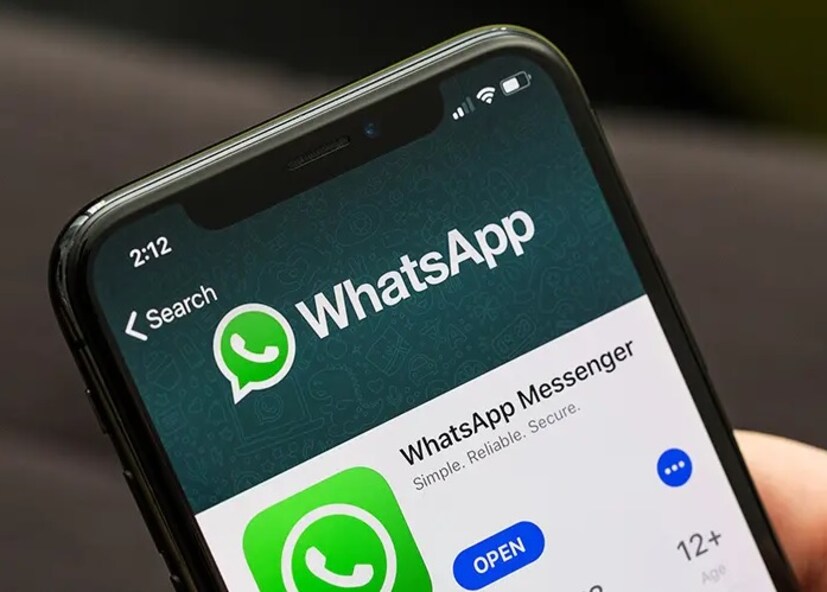 आतापर्यंत डीपी कसा सेट केला जात होता? : आतापर्यंत, व्हॉट्सअॅपवर डीपी सेट करण्यासाठी, युजर्सना गॅलरीमधून फोटो निवडायचा होता, कॅमेऱ्याने त्यावर क्लिक करायचा होता, अवतार जोडायचा होता किंवा एआय जनरेटेड इमेज वापरायची होती. जर एखाद्याला त्यांचा फेसबुक किंवा इंस्टाग्राम फोटो टाकायचा असेल तर त्यांना प्रथम स्क्रीनशॉट घ्यावा लागत होता किंवा फोटो डाउनलोड करावा लागत होता - ज्यामुळे फोटोची गुणवत्ता देखील खराब झाली.