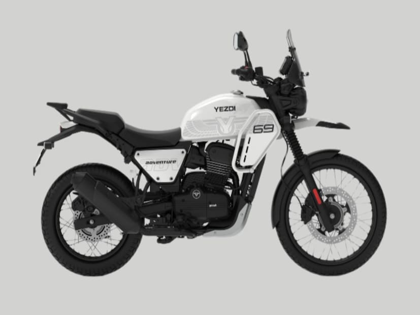 2025 Adventure  मध्ये सगळ्यात मोठा बदल म्हणजे,  ट्विन-LED हेडलाइट सेटअप दिला आहे. ज्यामध्ये राईट साइडलाा एक ड्युल-चेंबर रिफ्लेक्टर-बेस्ड LED हेडलाइट आणि लेफ्ट साइडला सिंगल प्रोजेक्टर दिला आहे.  बाइकची टेललाइट सुद्धा ड्यूल-थीमवर आहे. ज्यामध्ये ट्विन-LED पॉड्स दिले आहे. 