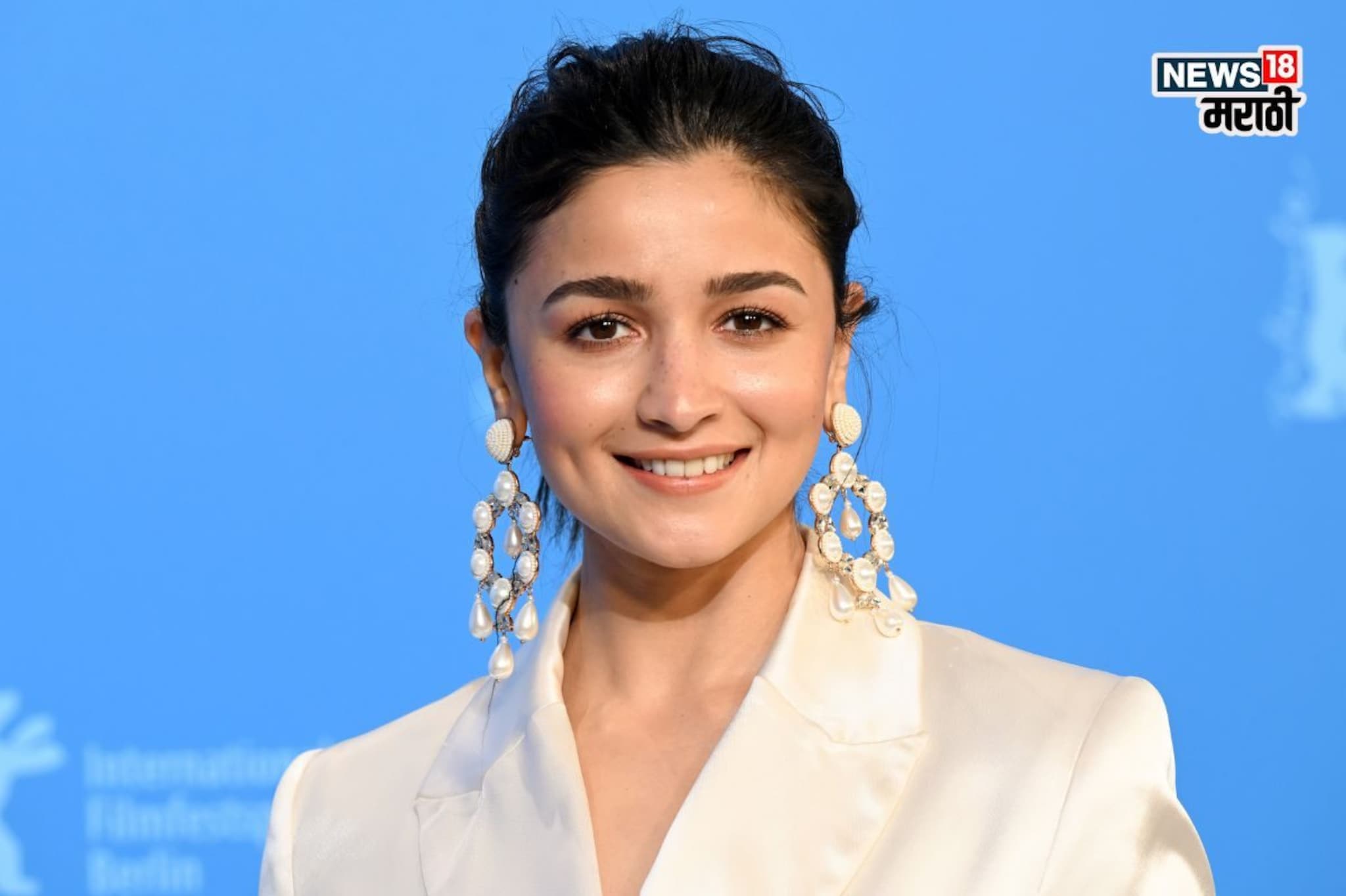 आलिया भट्टने बदललं आडनाव? हॉटेलच्या 'त्या' व्हायरल फोटोने उडवली खळबळ