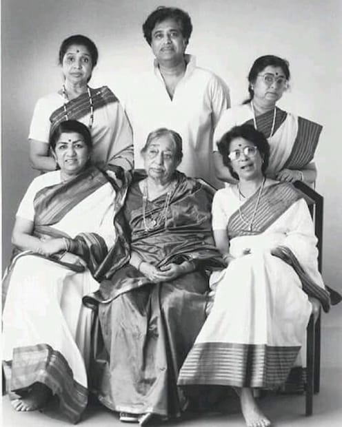  "संगीत ही आमच्या आयुष्याची व्याख्या आहे हे लक्षात घेता, अशी व्यक्ती जीला संगीताचे ज्ञान आणि अनुभव असला पाहिजे", असं आशा भोसले म्हणाल्या.