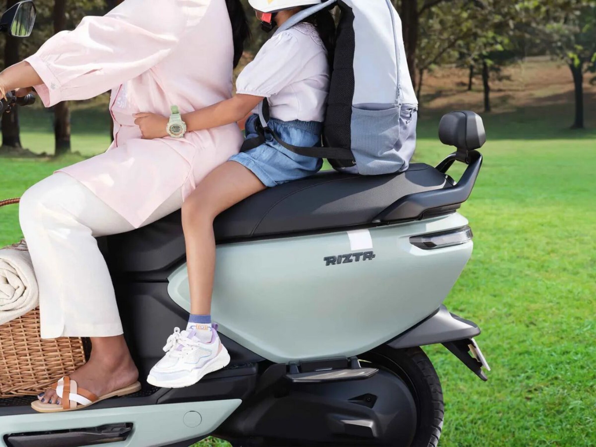 Scooter: मुलांना शाळेतून आणण्यासाठी बेस्ट स्कुटर, महिन्याला येईल फक्त 107 रुपये खर्च!