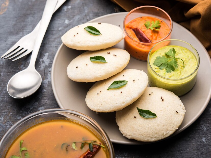 सकाळचा नाश्ता केवळ पोट भरण्यापुरता नसून तो तुमच्या आरोग्याचा पाया आहे. म्हणूनच, कितीही घाई झाली तरी दिवसाची सुरुवात भरपेट आणि संतुलित नाश्त्यानेच करा!