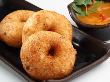 बेसन आणि तांदळाचे पीठ न वापरता बनवा मेथीचा स्वादिष्ट वडा, पाहा सोपी रेसिपी