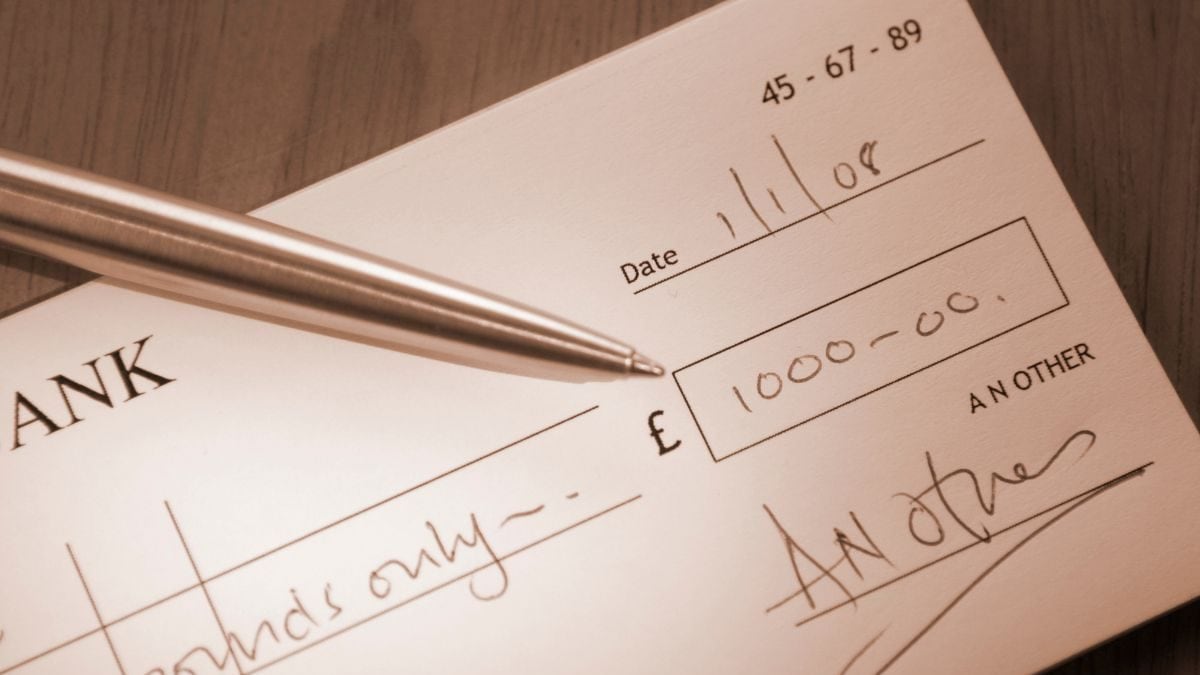 Cheque Back Signature : चेकच्या मागे सही का आणि कधी करतात? 99 टक्के ...