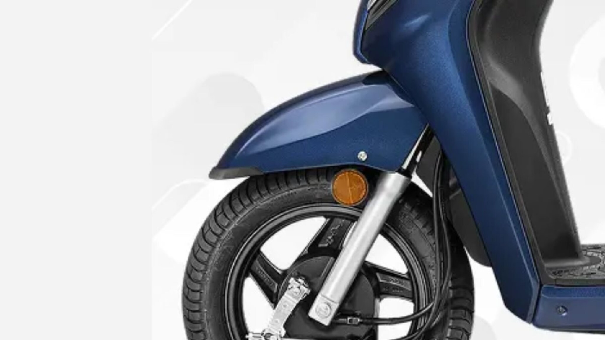 Scooter: लेकीसाठी बेस्ट अशी स्कुटर आणि मायलेजही जास्त, किंमतही बजेटमध्ये!