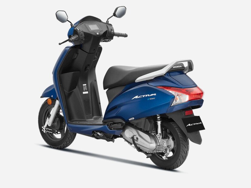honda activa 6G या स्कुटरमध्ये फिचर्सही भरपूर असे आहे. या स्कुटरमध्ये 5.3 लिटर इतका फ्युल टँक, टेलीस्कोपिक फ्रंट सस्पेंशन आणि 3-स्टेप एडजस्टेबल रिअर सस्पेंशन, कम्बाइंड ब्रेकिंग सिस्टम (CBS) सह ड्रम ब्रेक, ट्यूबलेस टायर दिले आहे