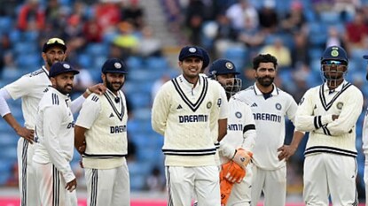 कॅप्टन गिलचा एक मेसेज, अन् दुसऱ्या टेस्टआधी टीम इंडियात स्पेशल खेळाडूची एन्ट्री! कॅप्टन गिलचा एक मेसेज, अन् दुसऱ्या टेस्टआधी टीम इंडियात स्पेशल खेळाडूची एन्ट्री!