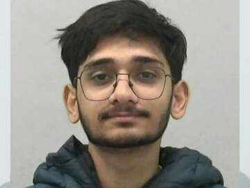 मैत्रिणीच्या खोलीमध्ये घुसला, बेडवरच्या टेडीसोबत घृणास्पद कृत्य, भारतीय विद्यार्थ्याने देशाची लाज घालवली!