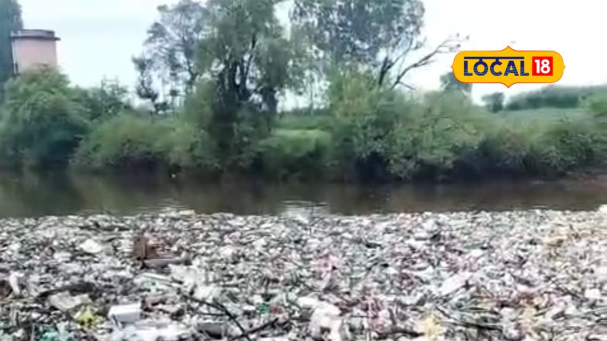 कोल्हापुरात ढगफुटी, राजाराम बंधाऱ्यावर कचऱ्याची लाट, तब्बल 50 टन कचऱ्याचा डोंगर