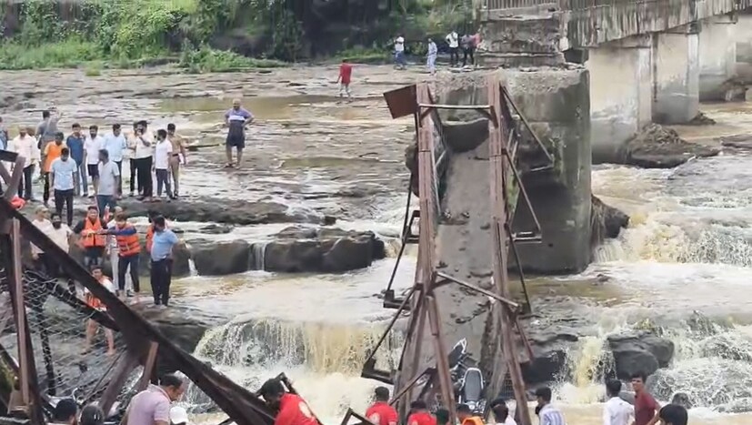 घटनेची माहिती मिळाल्यानंतर स्थानिक पोलीस, ग्रामस्थांनी घटनास्थळी धाव घेतली असून बचावकार्य सुरु आहे. दोन दिवसांपासून मावळ परिसरात मुसळधार पाऊस कोसळत असल्यामुळे इंद्रायणीच्या पाणीपातळीत वाढ झाली आहे. यामुळे नदीत पडलेल्या पर्यटकांना वाचविण्याचे शर्तीचे प्रयत्न यंत्रणांकडून सुरू आहेत.