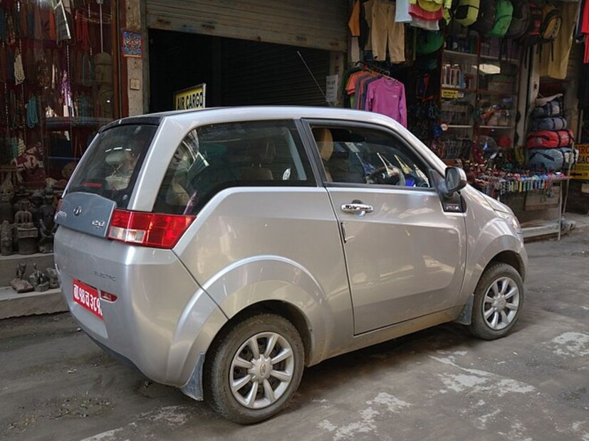  F आणि B मोड -  e2O चालविण्यासाठी, ऑटोमॅटिक कारप्रमाणे गियर 'F' मोडमध्ये ठेवावा लागत असे आणि थ्रॉटल हळूहळू दाबावे लागत असे. इलेक्ट्रिक मोटर खूप मोठा आवाज करत नव्हती, परंतु ती रहदारीसह चालू राहिली. जर ओव्हरटेक करण्याची गरज भासली तर 'बी' मोड होता ज्यामुळे अतिरिक्त बूस्ट मिळत असे आणि टॉप स्पीड ताशी ८५ किमी पर्यंत वाढायचा. पण गाडी जसजशी वेग वाढवत असे तसतसे चार्ज इंडिकेटर लवकर खाली येत असे. 