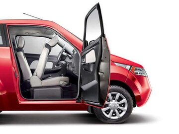 Tata ची Nano नव्हे, ही होती सगळ्यात छोटी Car; जवळून गेली तरी कळायचं नाही!