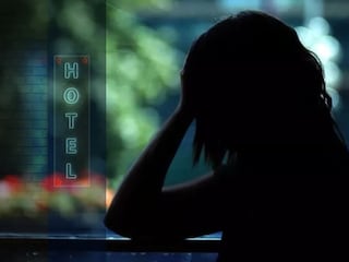 Mumbai Crime: ब्लॅकमेलिंगला कंटाळून 17 वर्षीय मुलीची आत्महत्या, घटनेमुळे मुंबईमध्ये खळबळ Mumbai Crime: ब्लॅकमेलिंगला कंटाळून 17 वर्षीय मुलीची आत्महत्या, घटनेमुळे मुंबईमध्ये खळबळ