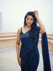 Sweetheart ने सांगितल्या कशा द्यायच्या पोझ, पूजा-तब्बूच्या फोटोमागची गोड स्टोरी Sweetheart ने सांगितल्या कशा द्यायच्या पोझ, पूजा-तब्बूच्या फोटोमागची गोड स्टोरी