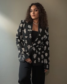 सोनाक्षीमुळे नेहमीच चर्चेत, अशी अभिनेत्रीनं जिनं पाकिस्तानी क्रिकेटशी केलं लग्न सोनाक्षीमुळे नेहमीच चर्चेत, अशी अभिनेत्रीनं जिनं पाकिस्तानी क्रिकेटशी केलं लग्न