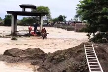 पुराचा पडला वेढा, स्मशानात घेतला आसरा;मृत्यूच्या दाढेतून 3 विद्यार्थ्यांची सुटका