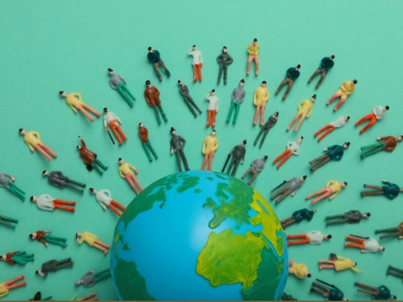 आज जगाची लोकसंख्या 8 अब्जाच्या पार गेली आहे.काही वर्षांपूर्वी ही लोकसंख्या काही शे करोड रुपये होती. 200 वर्षांपूर्वीचं म्हणाल तर तेव्हा फक्त 100 कोटी लोक होते. आताच्या लोकसंख्येबाबत तुम्ही विचार करता पण धरतीवरील पहिला माणूस कोण, तो कुठे जन्माला आला याचा तुम्ही कधी विचार केला आहे का? आज जगाची लोकसंख्या 8 अब्जाच्या पार गेली आहे.काही वर्षांपूर्वी ही लोकसंख्या काही शे करोड रुपये होती. 200 वर्षांपूर्वीचं म्हणाल तर तेव्हा फक्त 100 कोटी लोक होते. आताच्या लोकसंख्येबाबत तुम्ही विचार करता पण धरतीवरील पहिला माणूस कोण, तो कुठे जन्माला आला याचा तुम्ही कधी विचार केला आहे का?