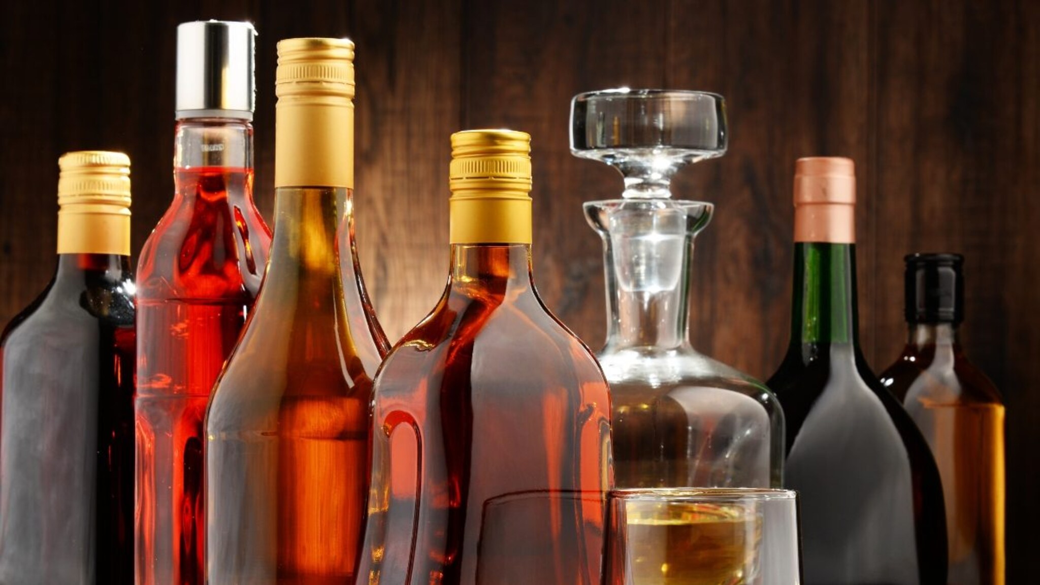 रम ते व्हिस्की, बिअर ते वाईन! दारू नेमकी तयार कशी होते? कोणते घटक वापरले जातात?