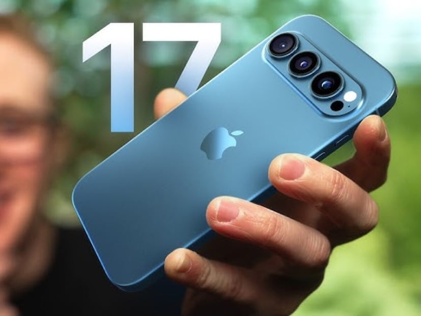 iPhone 17 सिरीजच्या लाँचिंगपूर्वीच त्याच्या किंमती इंटरनेटवर लीक झाल्या आहेत. यावेळी  iPhone 17, iPhone 17 Air, iPhone 17 Pro आणि iPhone 17 Pro Maxसह चार नवीन मॉडेल्स आणणार आहे. विशेष म्हणजे या वर्षी प्लस मॉडेलऐवजी नवीन 