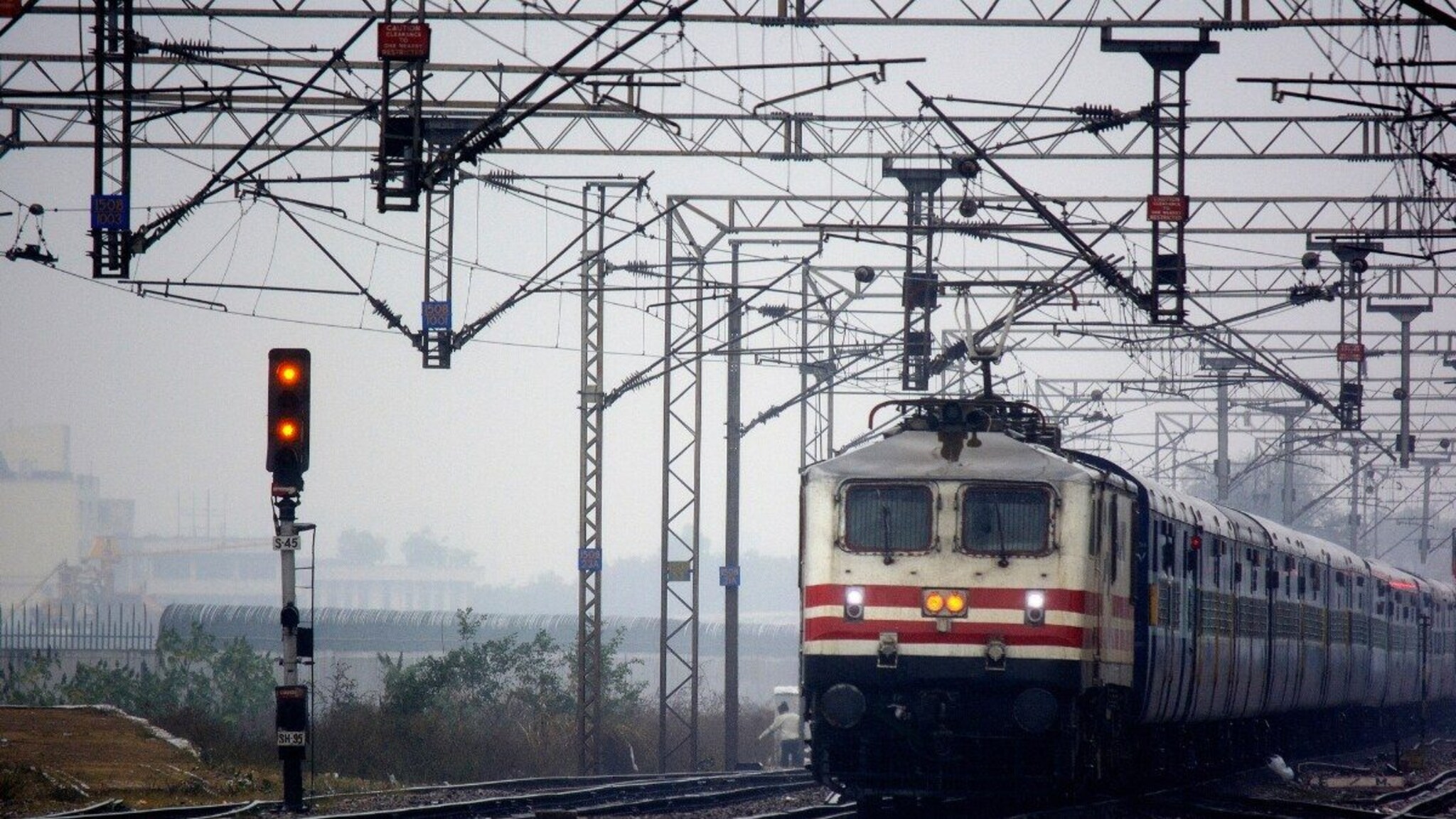 Indian Railway : भारतातील या 5 ट्रेनचं तिकीट चुकूनही बुक करू नका, जिवंतपणी 'नरकात जाल'